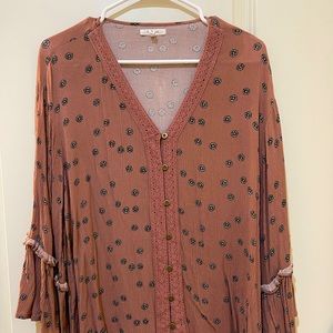 Maurices Mauve color with Sunflowers. Size XL.